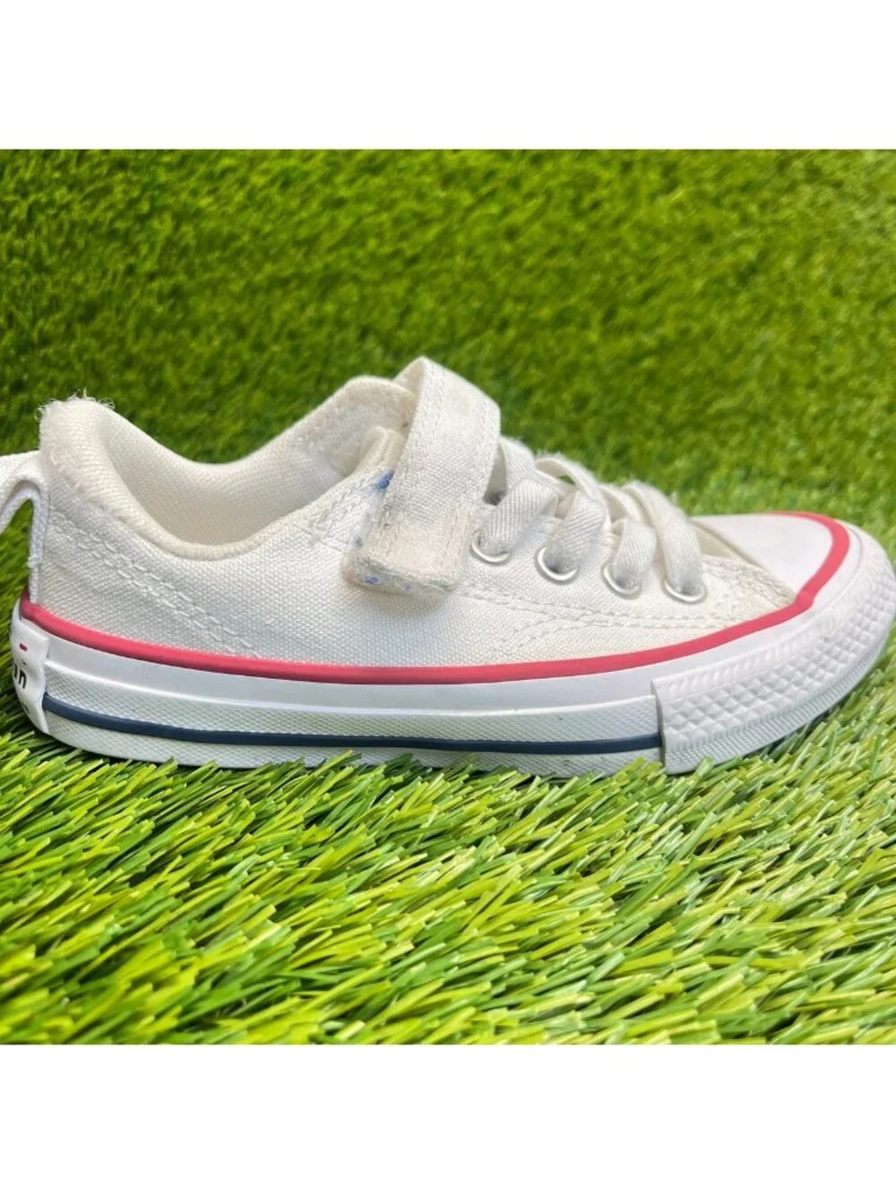 Converse Chuck Taylor All Star Boys Size 11C White Red Athletic Shoes Sneakers